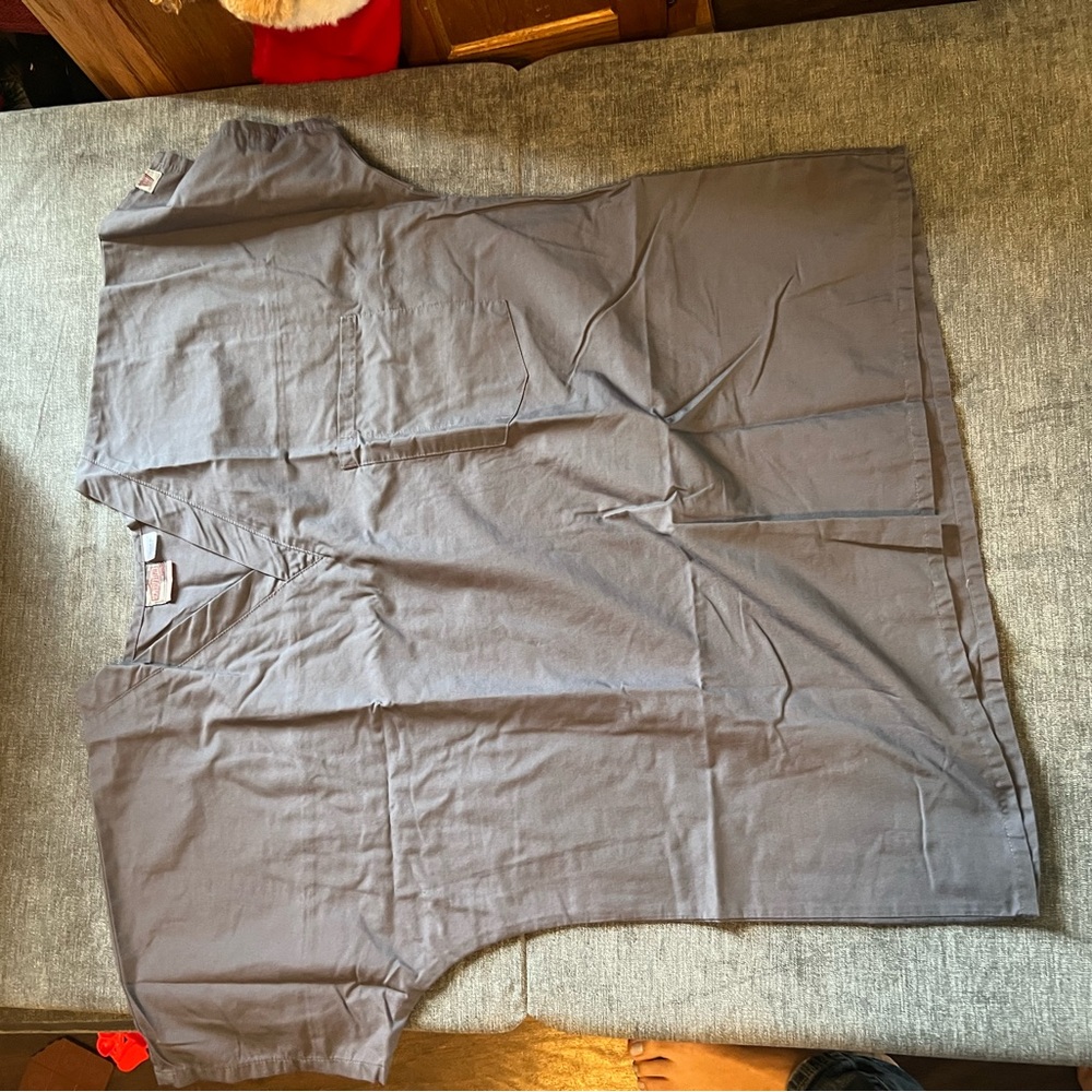 Brand New scrubs run slightly larger sold as a set M L & XL.
